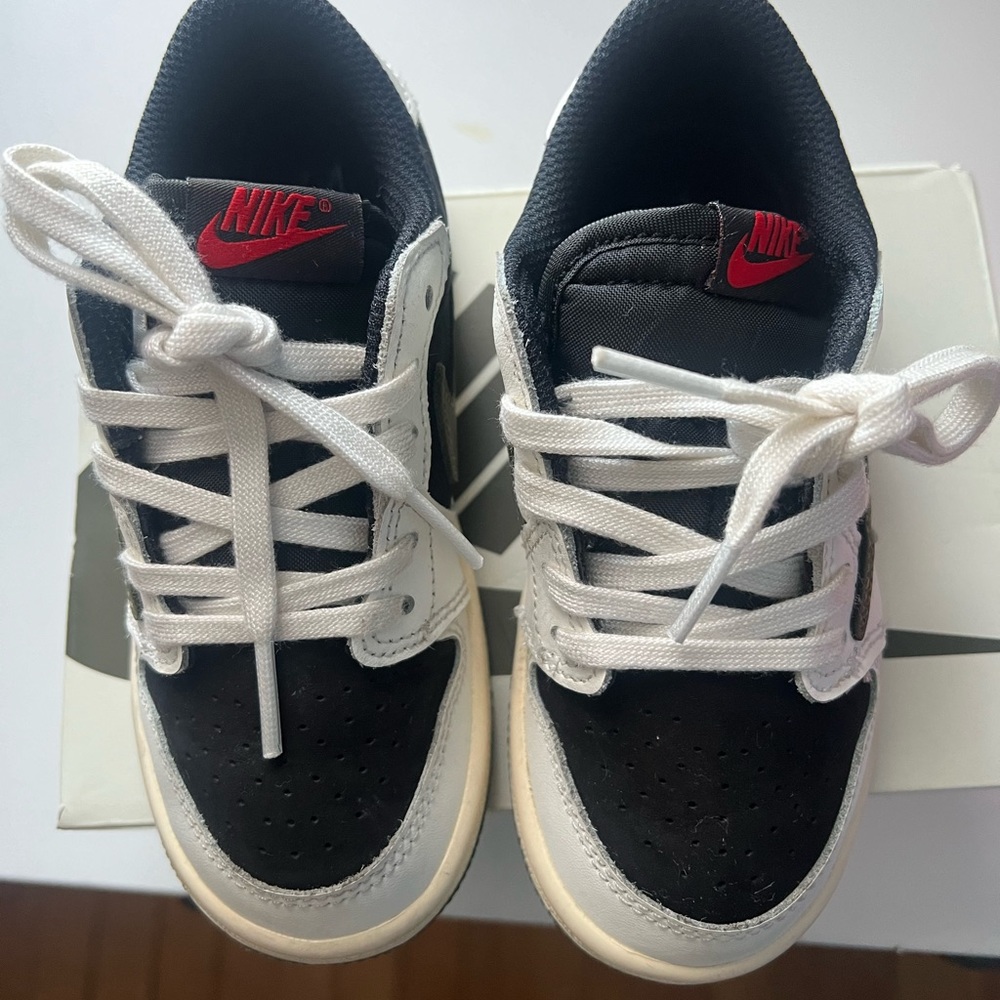 Travis Scott 1's